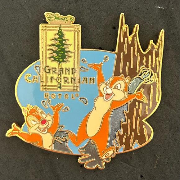 Disney  Pin Chip & Dale DLR - Grand Californian Hotel 25792 2003 - Picture 1 of 3